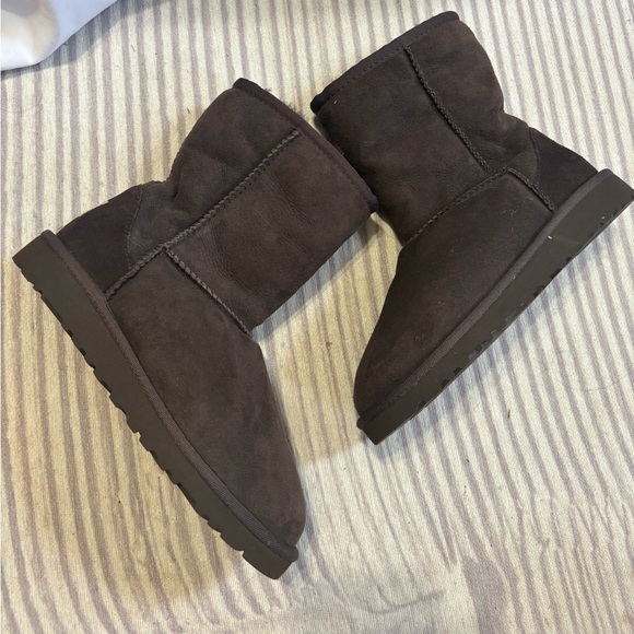 Brown classic kids UGGS - Picture 5 of 9